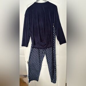 Croft & Barrow Woman’s Velour Lounge Set in Navy and White